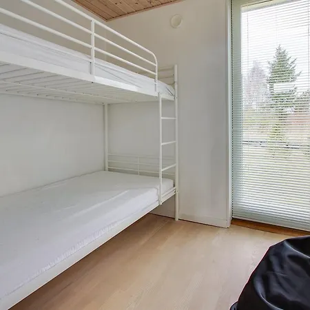 Three-bedroom Holiday In * Hals